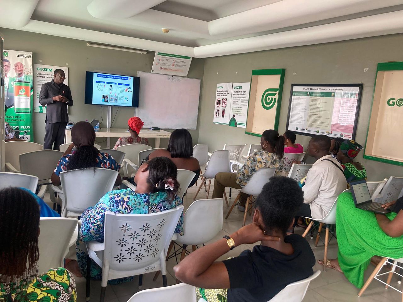 cancers féminins, notamment du cancer du sein et du  col de l’utérus